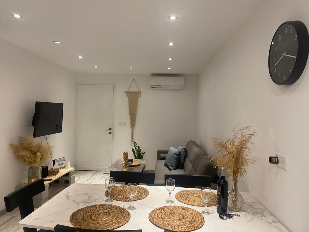 Luxury Lavender Appartement Larnaca Buitenkant foto
