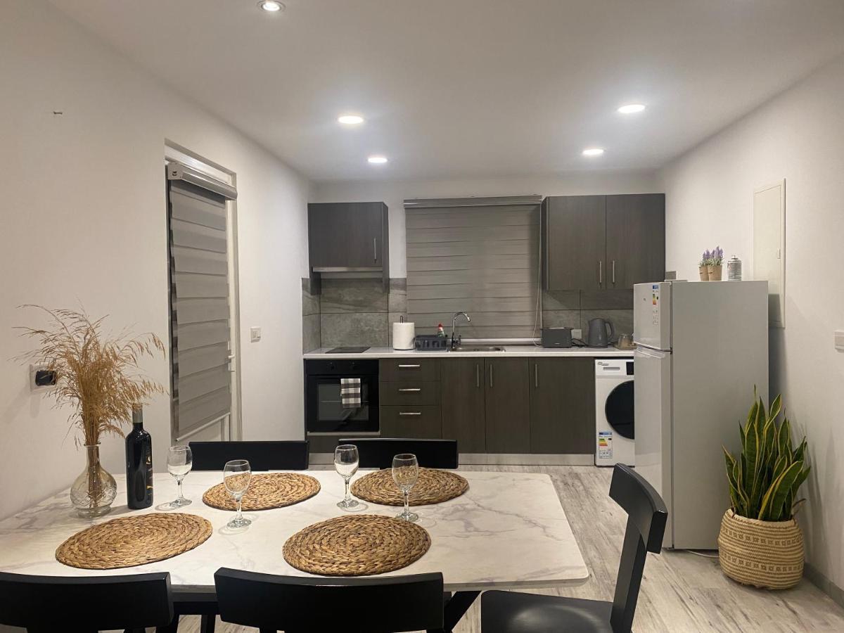 Luxury Lavender Appartement Larnaca Buitenkant foto